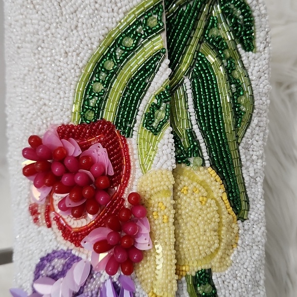 🔹️Made In India Viral Beaded Floral Embellished White Shoulder Bag - Picture 3 of 10